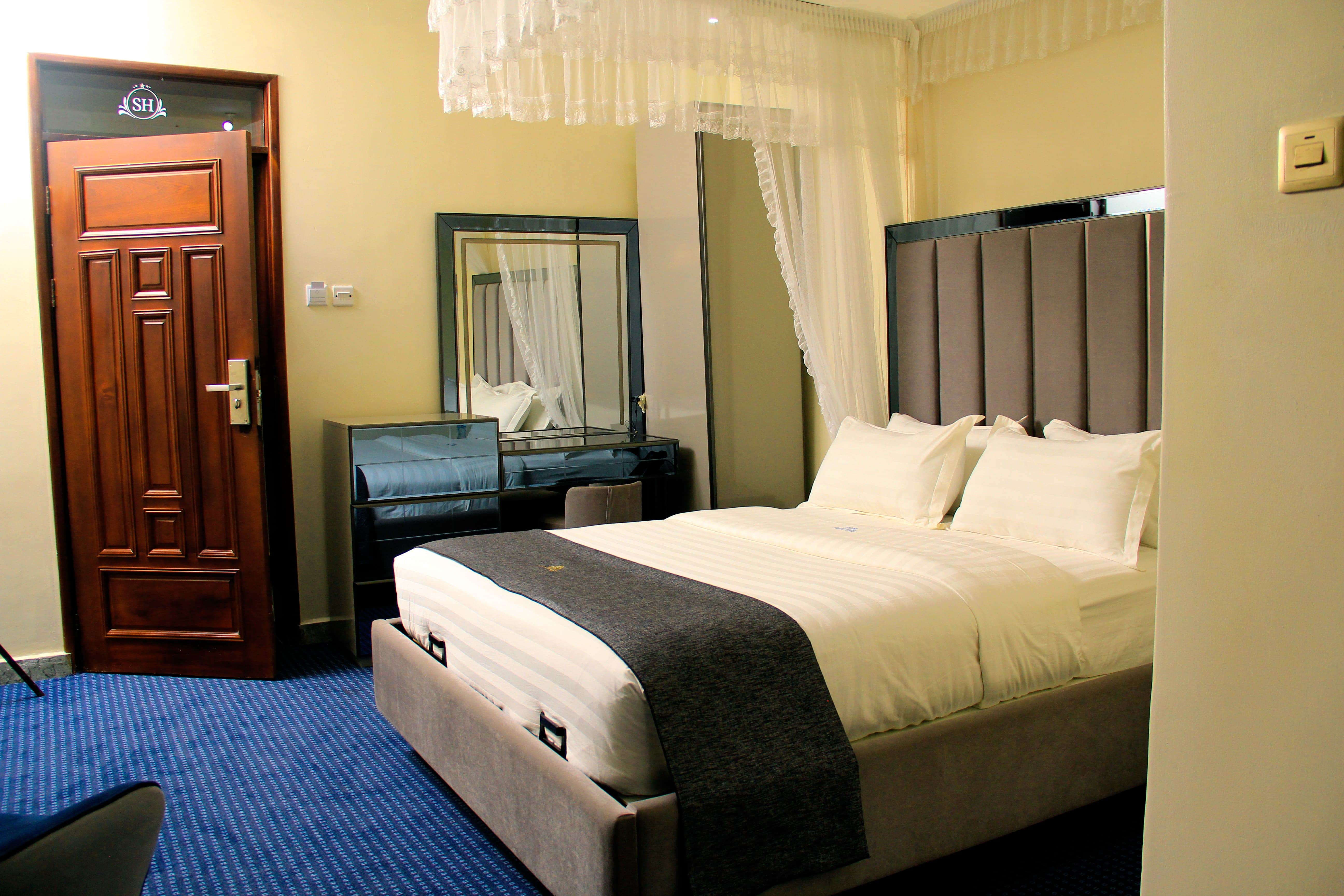 Solo Executive Room Side 1