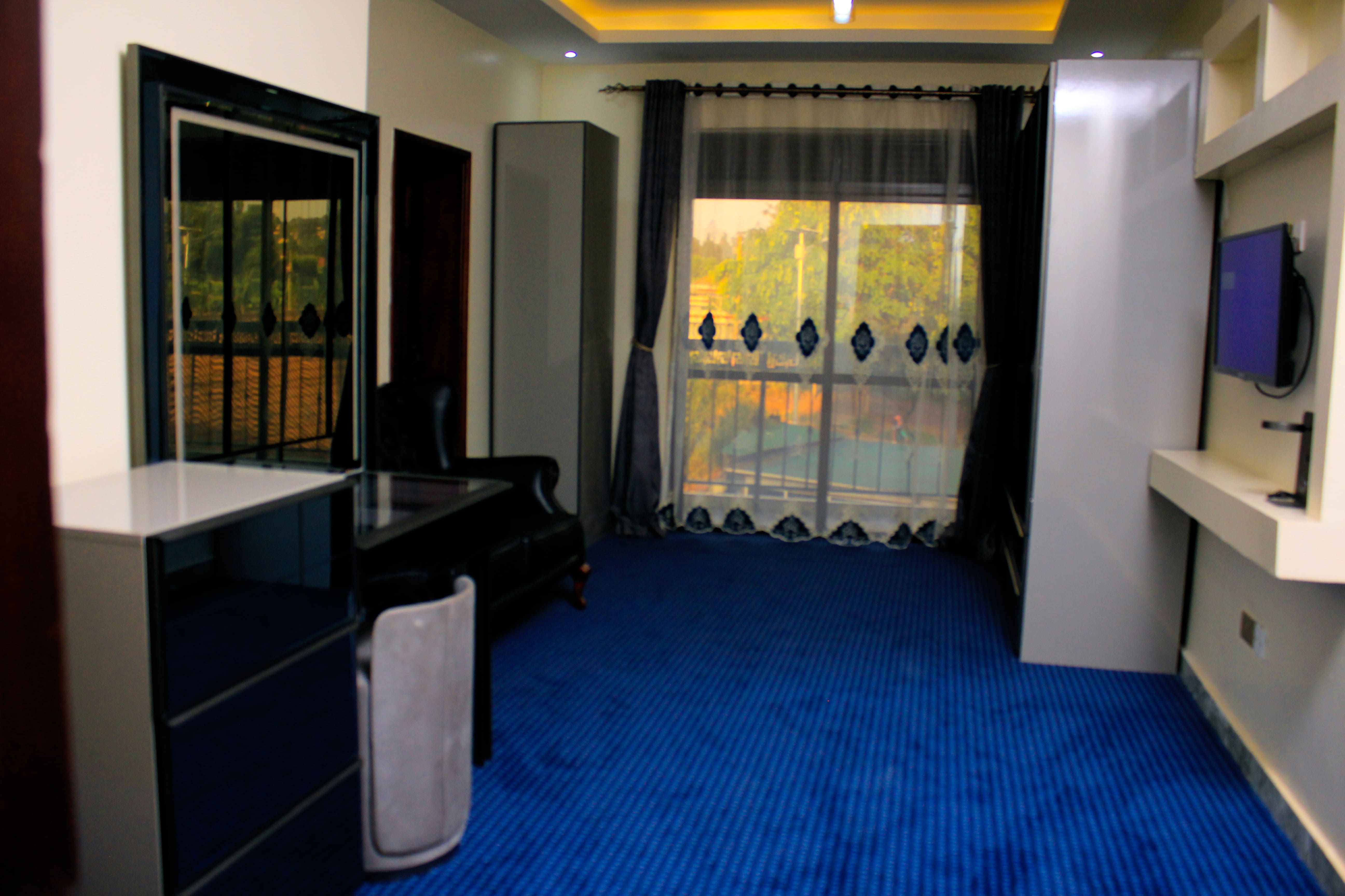 Solo Executive Room Side 3